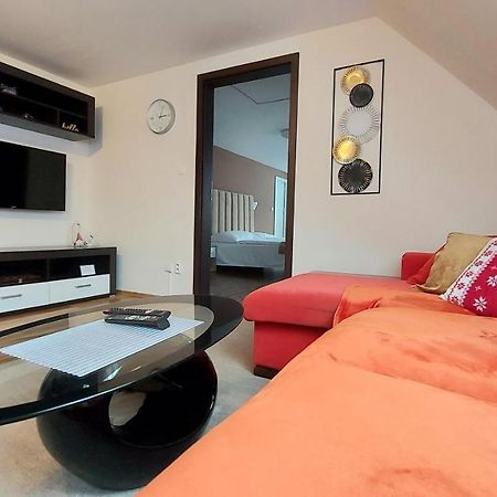 Apartman Tajov Pre 5-6 Osob, Privatne Parkovanie A Terasa Exterior foto