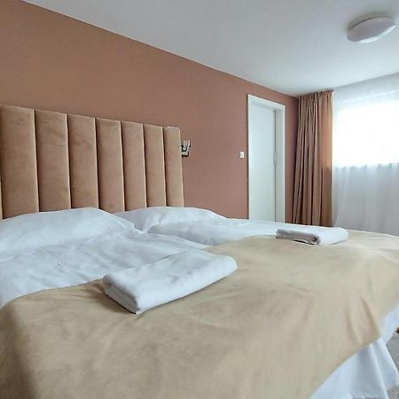 Apartman Tajov Pre 5-6 Osob, Privatne Parkovanie A Terasa Exterior foto