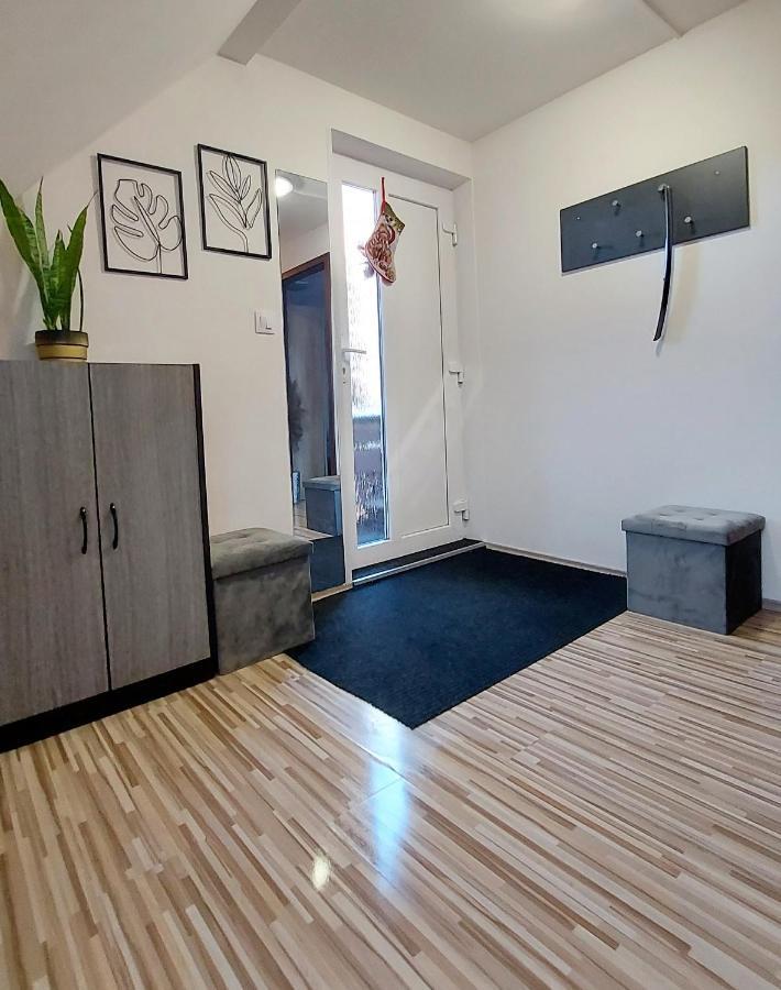 Apartman Tajov Pre 5-6 Osob, Privatne Parkovanie A Terasa Exterior foto