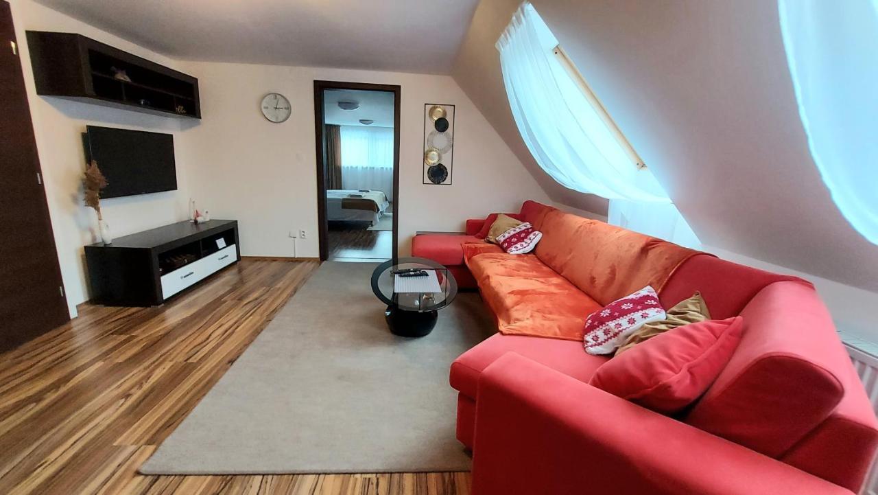 Apartman Tajov Pre 5-6 Osob, Privatne Parkovanie A Terasa Exterior foto