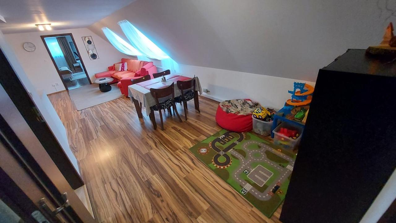 Apartman Tajov Pre 5-6 Osob, Privatne Parkovanie A Terasa Exterior foto