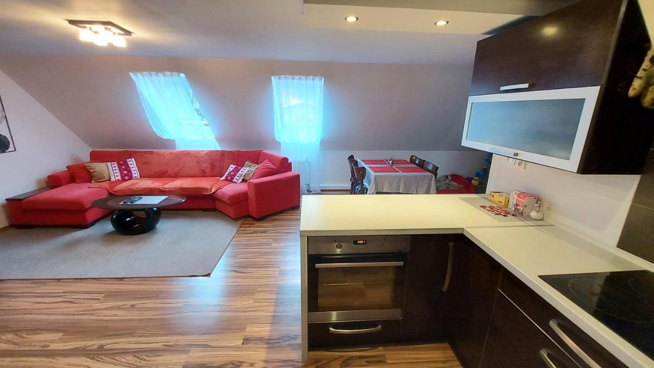 Apartman Tajov Pre 5-6 Osob, Privatne Parkovanie A Terasa Exterior foto