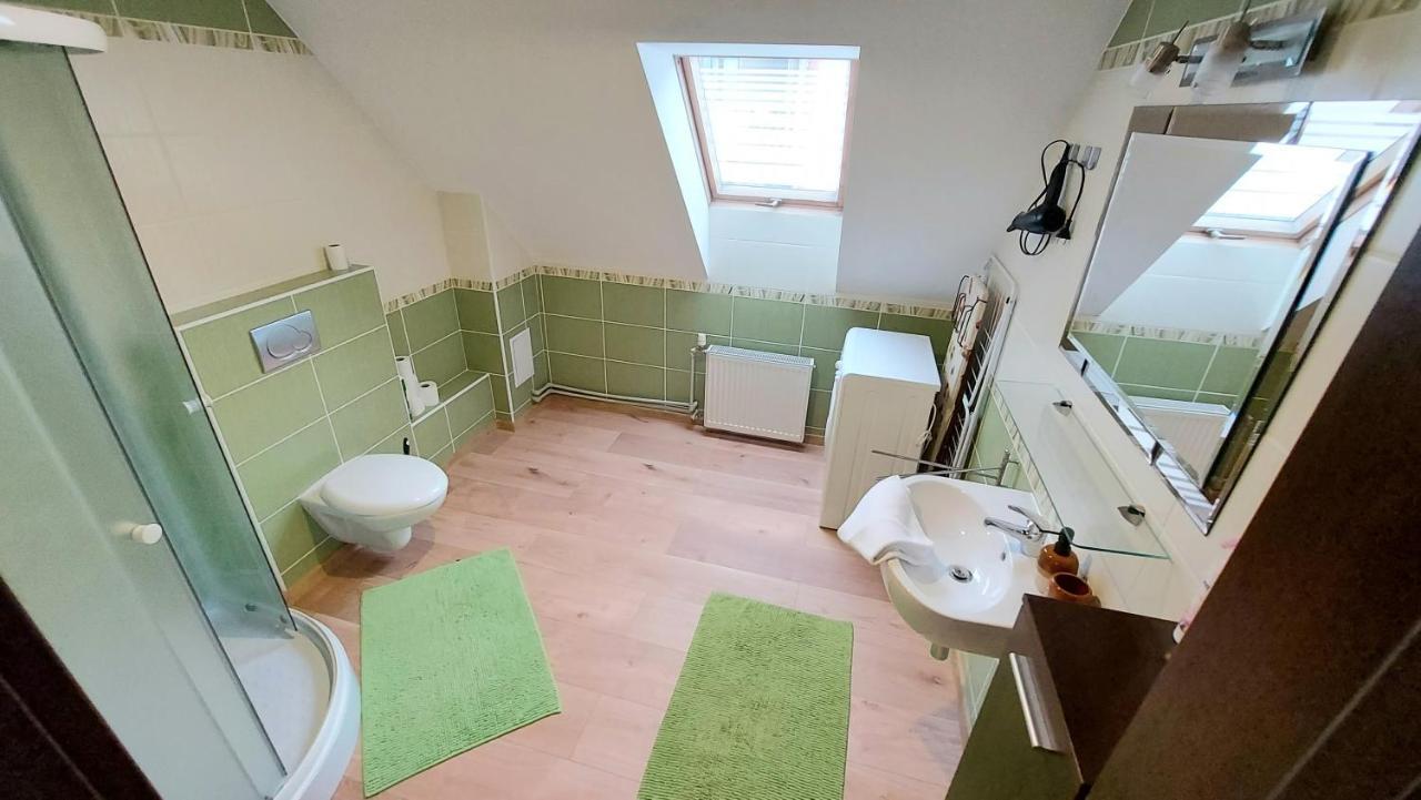 Apartman Tajov Pre 5-6 Osob, Privatne Parkovanie A Terasa Exterior foto