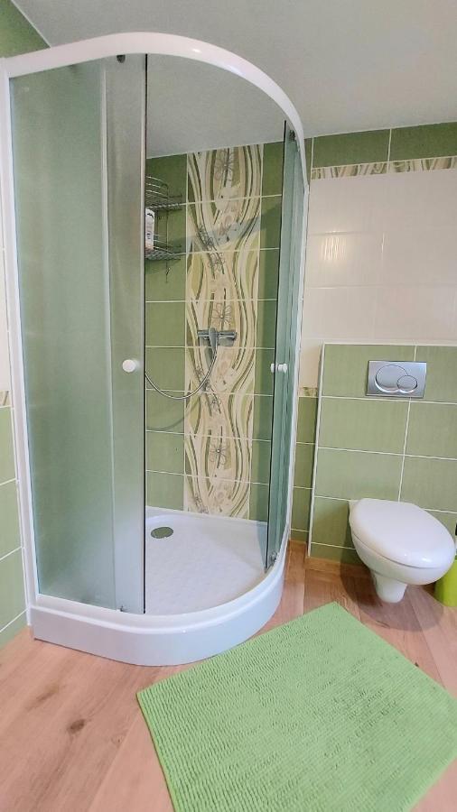 Apartman Tajov Pre 5-6 Osob, Privatne Parkovanie A Terasa Exterior foto
