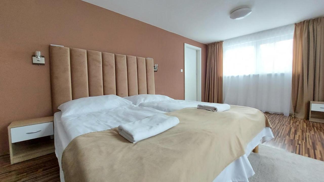 Apartman Tajov Pre 5-6 Osob, Privatne Parkovanie A Terasa Exterior foto