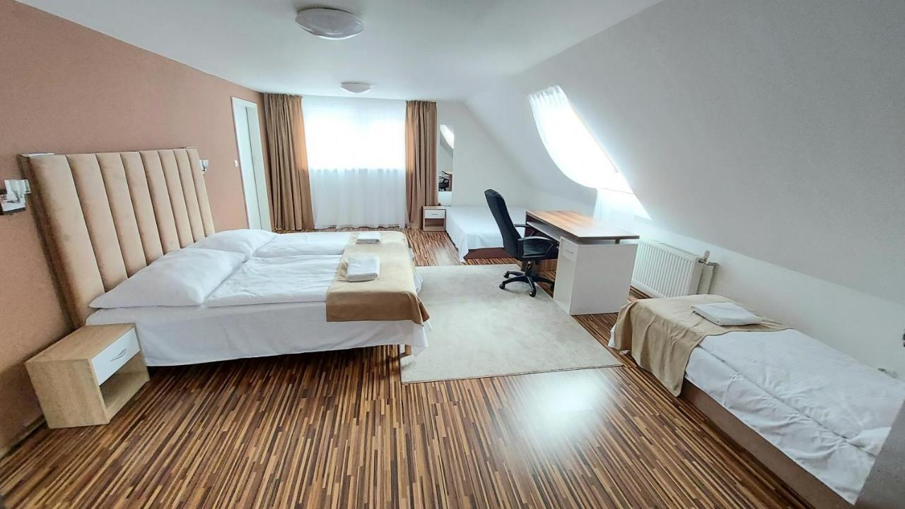 Apartman Tajov Pre 5-6 Osob, Privatne Parkovanie A Terasa Exterior foto