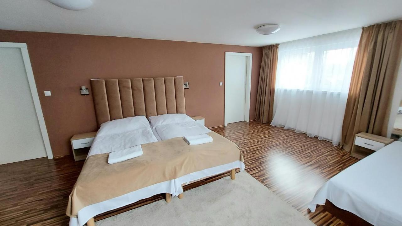 Apartman Tajov Pre 5-6 Osob, Privatne Parkovanie A Terasa Exterior foto