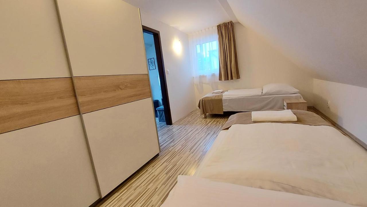 Apartman Tajov Pre 5-6 Osob, Privatne Parkovanie A Terasa Exterior foto